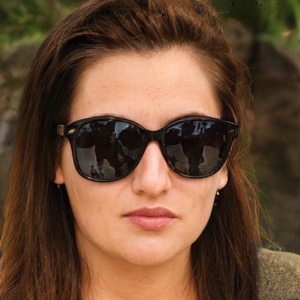 María L.